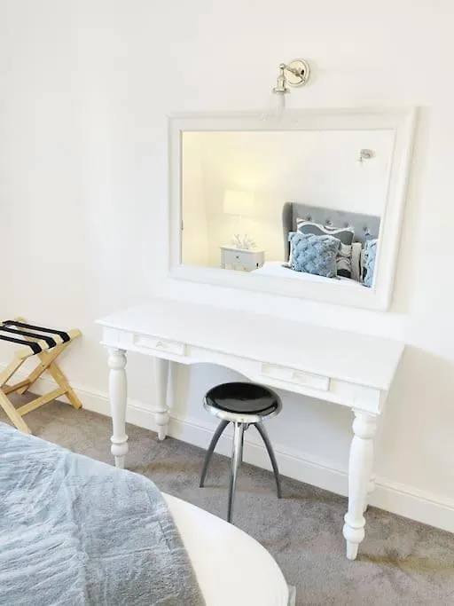 Riverside Apartment - York