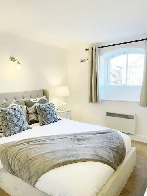 Riverside Apartment - York 0*,
