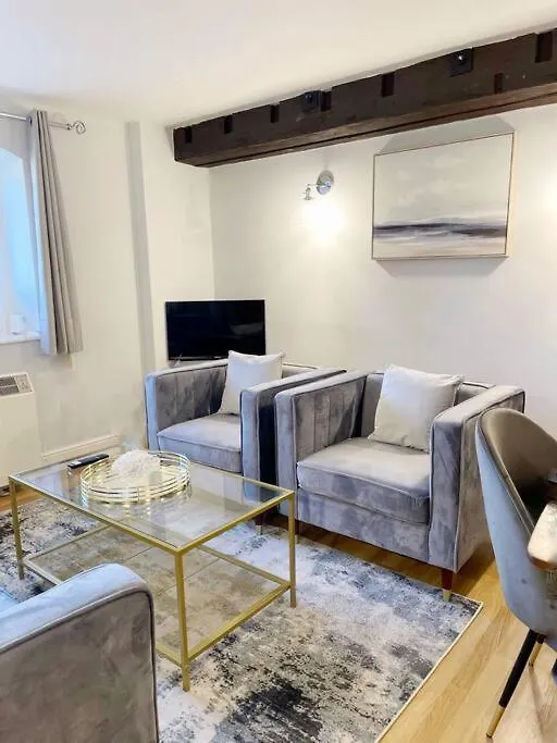 Riverside Apartment - York